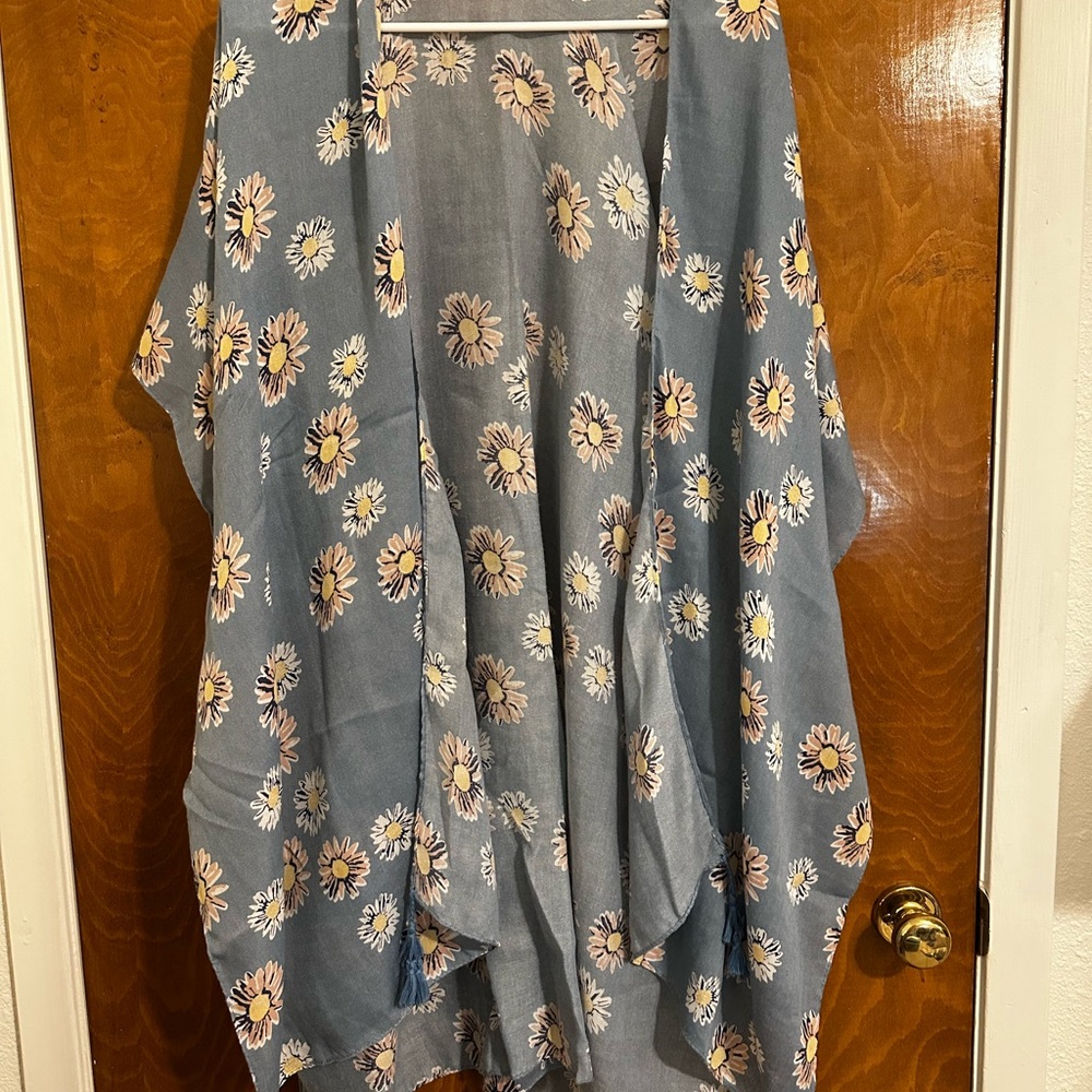 Francesca's Collections Blue Floral Kimono